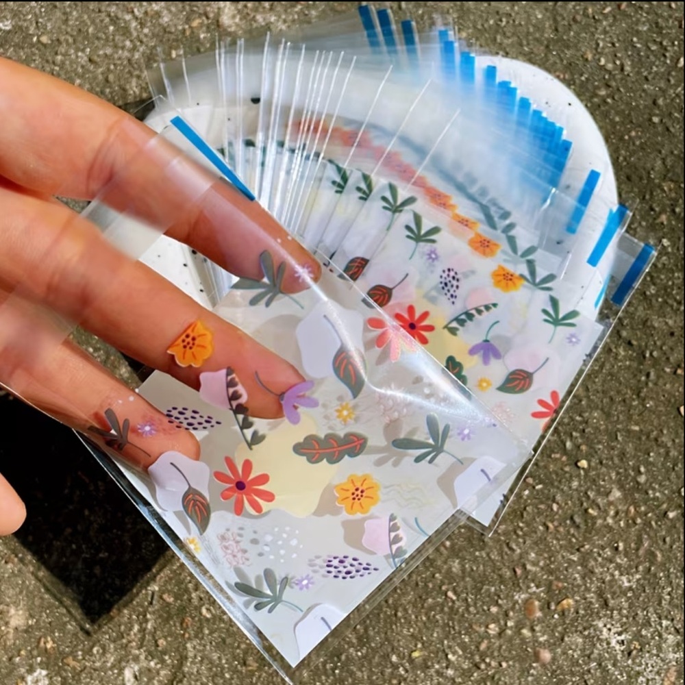 25 Floral Self Adhesive Cellophane Bags